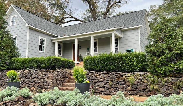New 3BR/2BA - Walk to Square. Ideal for Game Day & Family Stays