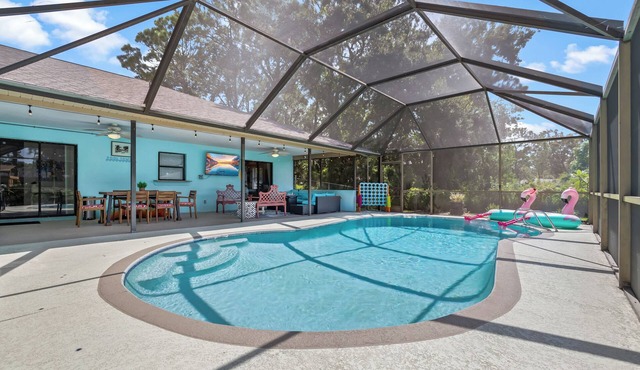 New! 4 Bedroom w/Private Heated Pool! Pool Table! 4 TVs