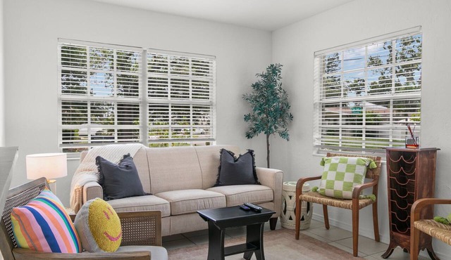 NEW! Bayside Breeze - Charming Apt Near Bayshore