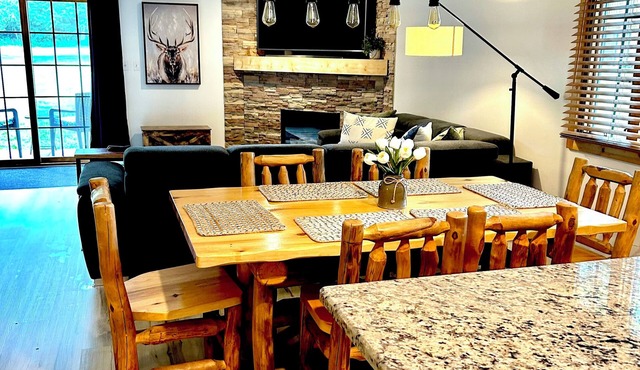 NEW ! COZY , RUSTIC 2-bedroom townhome Near STARVED ROCK !