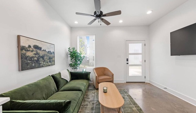 NEW-Cracklin House-Luxe Amenities-Fast WiFi-Washer