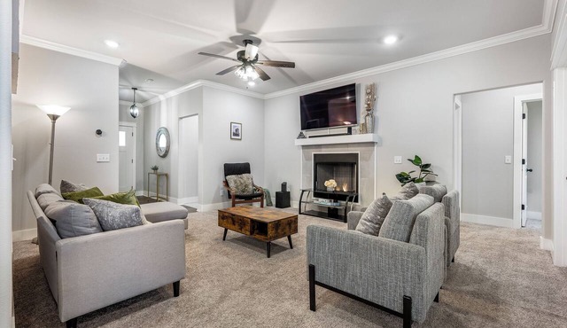 New Home: King bed, Near U of Ark, Family Friendly