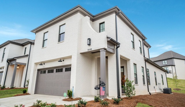 NEW! Luxury at The Reserve. Ole Miss 3BRM/3.5 Bath.