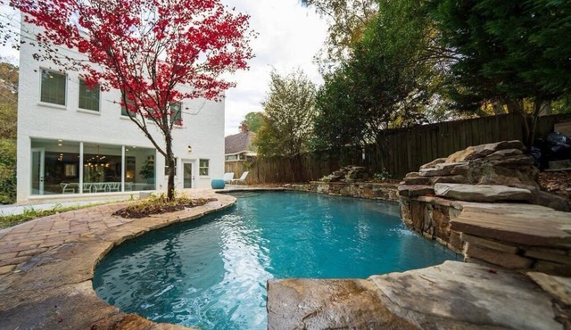 New Luxury Atlanta Home Private Pool & Sleeps 15 Family