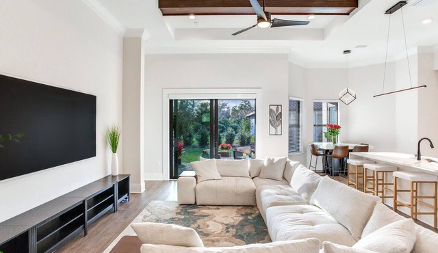 New Modern Luxury Estate with Private Pool/Spa For Large Groups