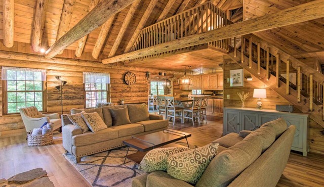 New! Private Cabin w/Spacious Kitchen and Dining!