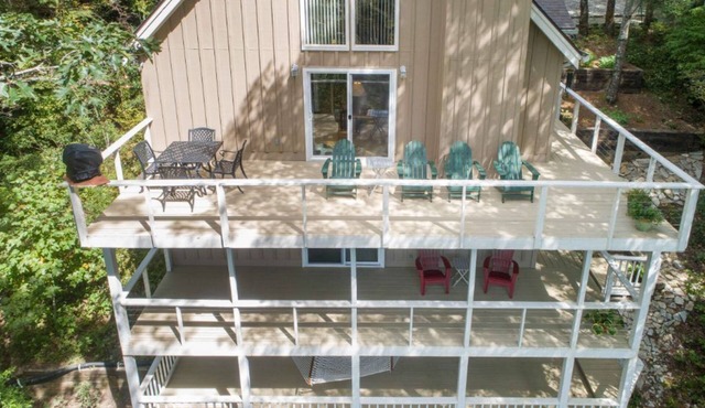 New Secluded Mountain Cottage- close to DT, Apple Lake, Hiking, ETC