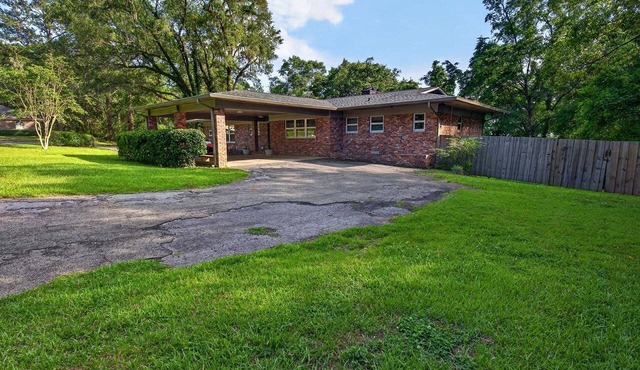 NEW! Sprawling 5BR Oasis Near FSU & Trails