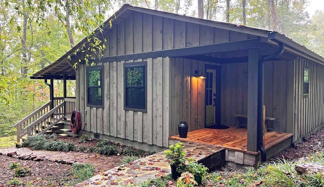 NEW! The Cottage at Whispering Falls: LUXURY & PRIVACY, hot tub, King beds