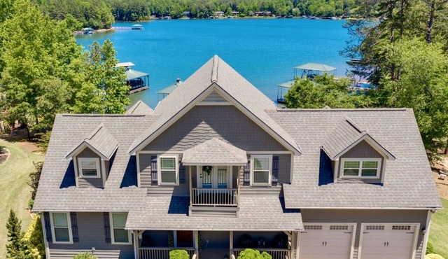New to VRBO! Big water views, private dock, pool table, 15 min Clemson!