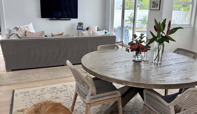 Newly renovated with designer finishes 3B+ pool Palm Beach Gardens home!