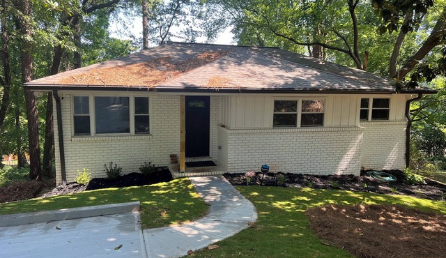 Newly renovated Hideaway 1 mile to the Marietta Square. Pet friendly!