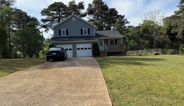 Newly renovated Lake House near Lake Lanier & Holiday Marina in Buford, Georgia.
