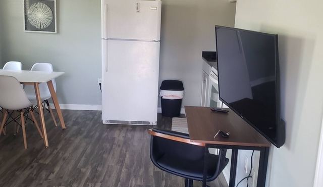 Nice apartmen 15 minutes to the Emerald Coast beaches.
