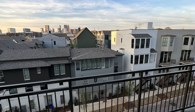 Nice Cozy Condo With City View.