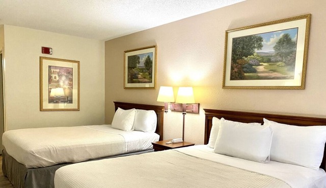 Non-Smoking Two Queen Beds at FairBridge Inn Express Mt Vernon