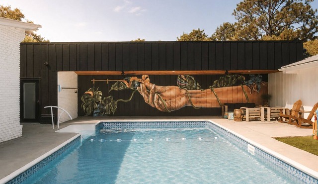 North End Retreat - 7BR - Pool 2 Acres - Sleeps 15