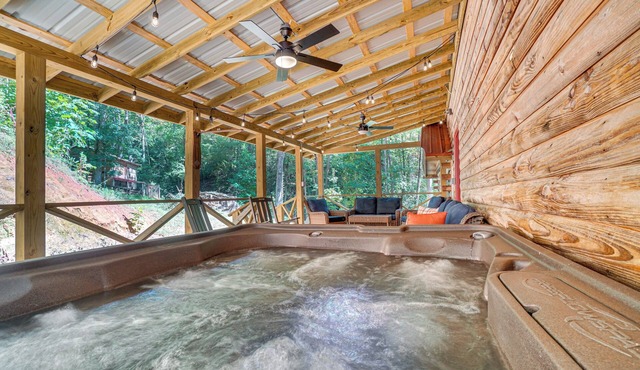 North Georgia Mtn Escape w/Hot Tub & Games!