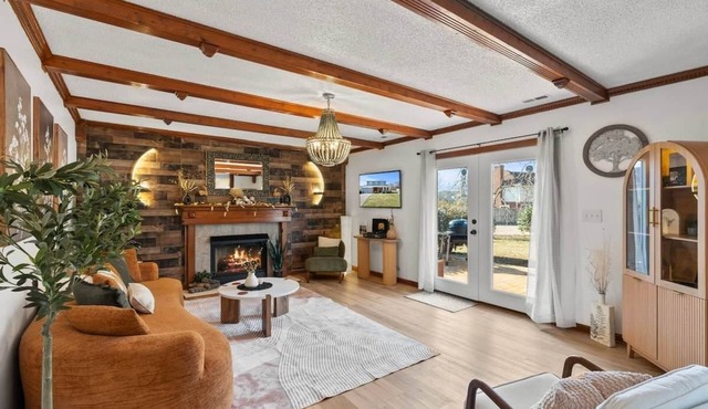 Oasis 5BR Farmhouse Retreat