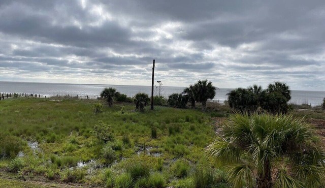 Ocean Breeze-Spacious Condo Overlooking Ocean!