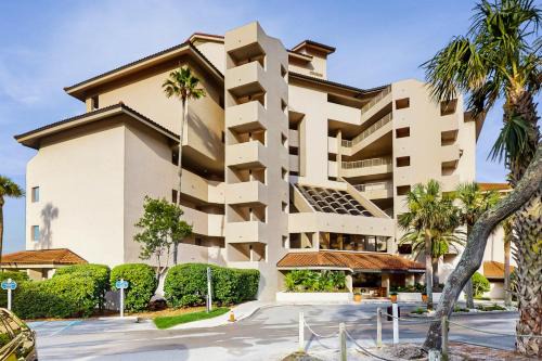Ocean Front Hotel Side Condo with Balcony, WiFi & Shared Pool