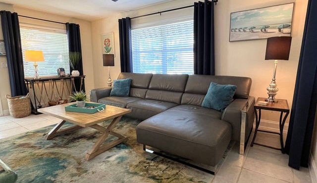 Ocean Pearl 2 Blocks to A1A-Delray Beach!