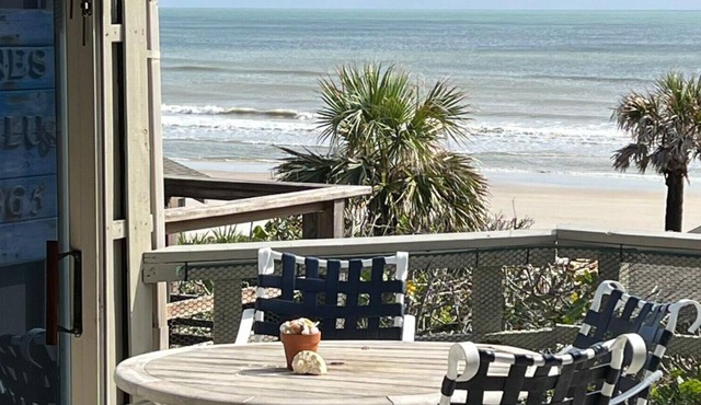 OCEAN VIEW AT THE BEACH, Pool, Sleeps 2 - 4