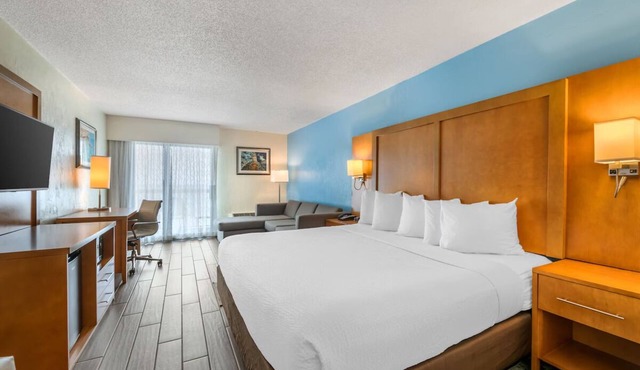 Ocean View Comfort with Pool and Parking Near Daytona Bandshell | 3 Units
