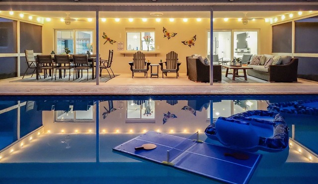 Ocean Waves Escape! An Upscale Poolside Retreat!