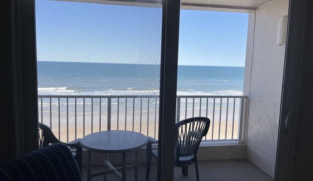 Oceanfront Getaway! Relaxing Condo on the no-drive Beach 15% discount thru July