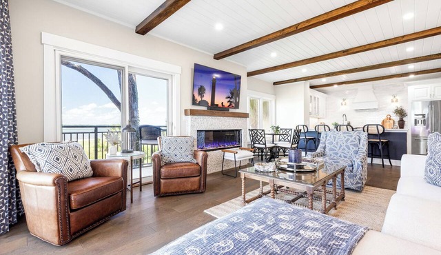 Oceanfront, Luxe Villa, 2 BR/2 BA, Pool, Supremely Stylish