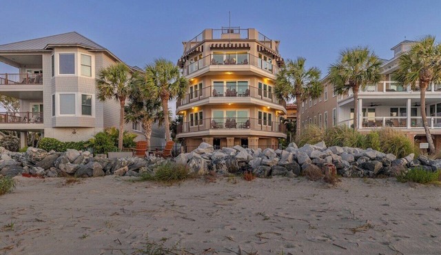 Oceanfront Penthouse with Concierge Service!