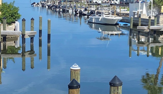 Oceanfront Seasonal home directly on Lemon Bay 1+Bd 1 Bath Bring your boat!