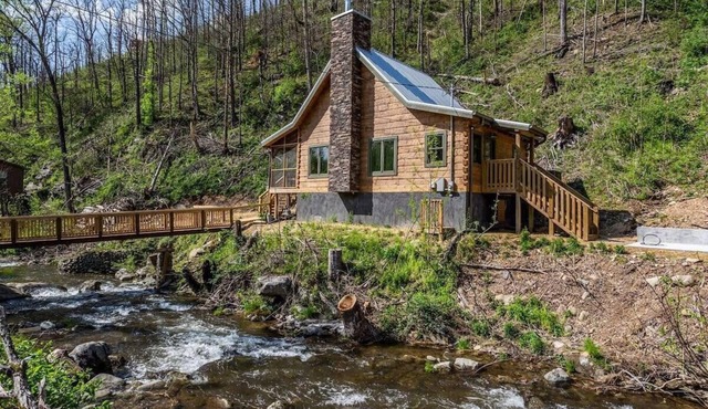 On Roaring Fork Stream/.9 Miles to DwTn Gatlinburg