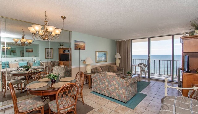 ONE BEDROOM CONDO TO DIE FOR Royal Garden 803