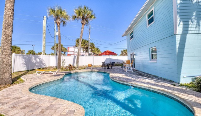 One Piece ~ Duplex with Pool! ~ 2 Minutes from Beach & Flagler Avenue