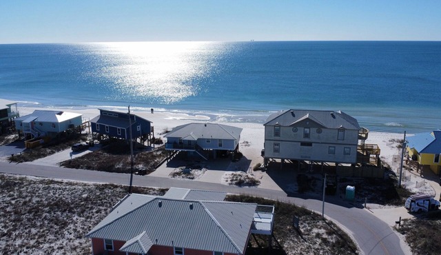 ONLY STEPS FROM THE BEACH! DISCOUNTED RATES IN JUNE! BEAUTIFUL OCEAN VIEWS!