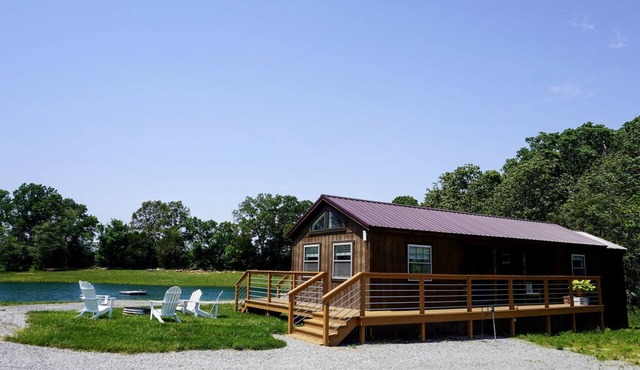 Outstanding Lakefront Cabin in Makanda, Illinois