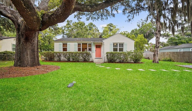 "Oystercatcher" Great location in Pigeon Point. Walk/bike to historic downtown