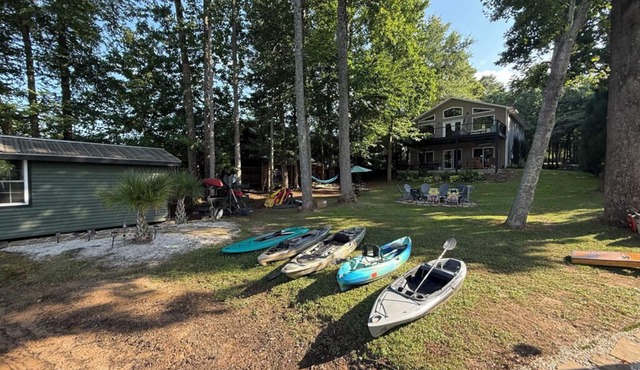 Paddle Cove – Lakefront Retreat with Private Dock, Sleeps 12