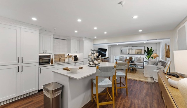 Palm Beach Perfection: 2 Bedrooms, 2 Baths- Best Location