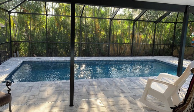 Palms and Pineapples- Tranquil Pool Home near Manasota Key and S Venice Beaches