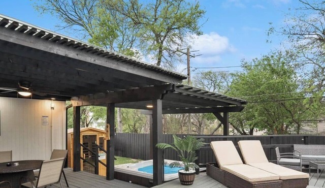 Panoramic 4BR 3B Home With Pool, Grill, Sauna & Game Room