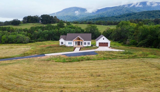 Panoramic Views by Vineyards 4000 sf new home on 40 acs