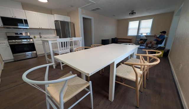 Parking Palace 8 spaces plus sleeps 8