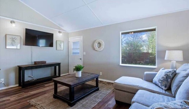 Pawnee 2 - Newly Renovated Duplex