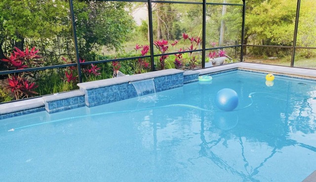 Peaceful 5-bedrooms house with pool!!