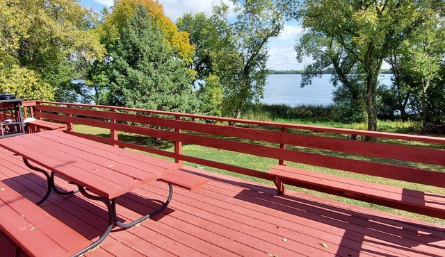 Peaceful and comfortable lake cabin on Wolf lake