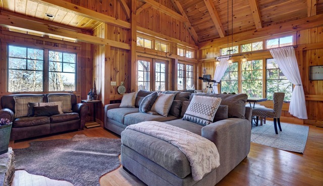 Peaceful Chalet at Trillium Lakes & Links/Best Bedding Comfort/5 Star Reviews