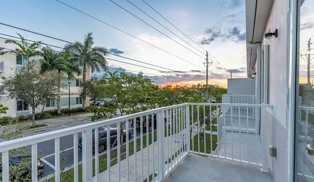 Peaceful Dreamscape a spacious family friendly minutes to the Keys & Miami